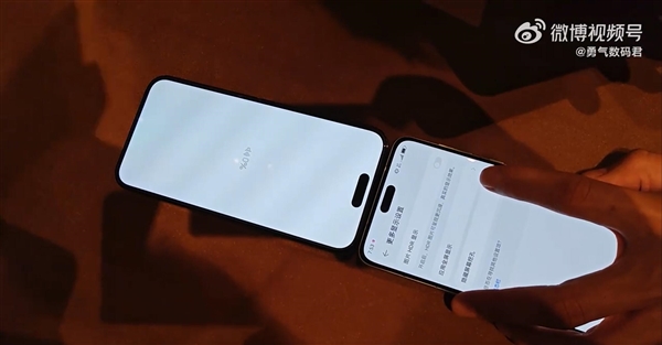 iPhone 14 Pro与华为Mate 60 Pro“药丸屏”对比：华为孔径更小