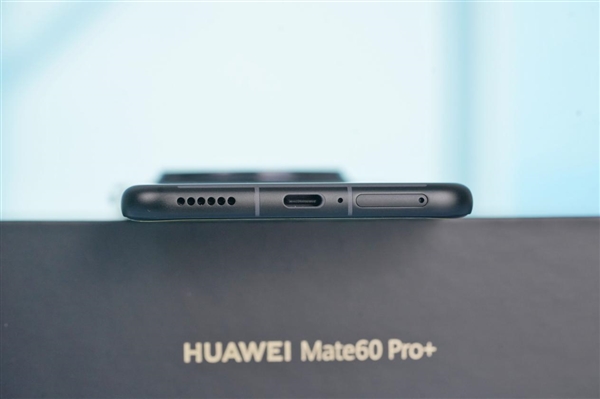 全球首款双星卫星通信手机！华为Mate 60 Pro+砚黑图赏