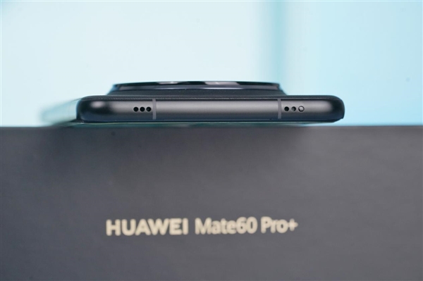 全球首款双星卫星通信手机！华为Mate 60 Pro+砚黑图赏