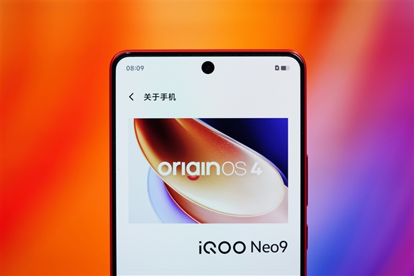 红白撞色太吸睛！iQOO Neo9红白魂图赏