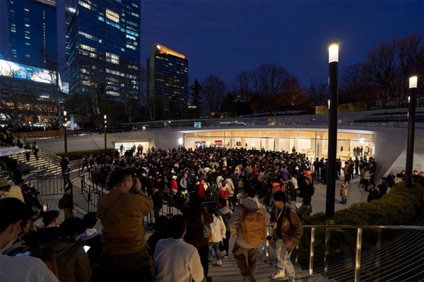 能让果粉排队12个小时 Apple Store有何魔力