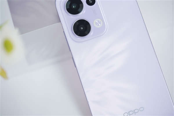 翅膀纹理灵动吸睛！OPPO Reno13图赏