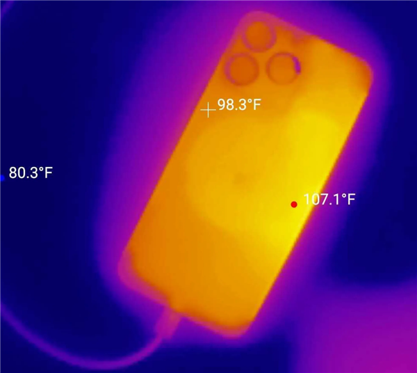 实测新iOS 17下iPhone 15 Pro发热：改善明显 苹果还让A17 Pro性能更优秀