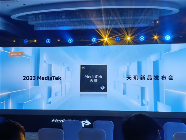 Redmi K70系列全球首发！卢伟冰现身天玑8300发布会