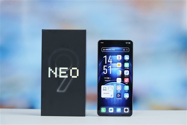 骁龙8 Gen3双芯战神！iQOO Neo9S Pro+星曜白图赏